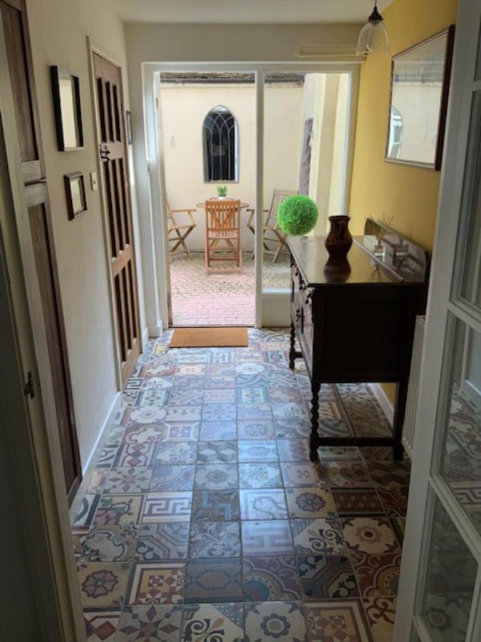 Pass The Keys Magical Period House In The Heart Of لودلو المظهر الخارجي الصورة