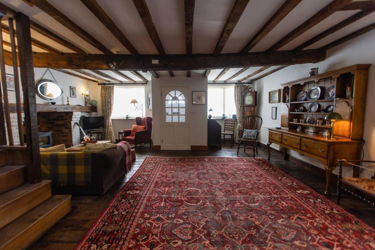 Pass The Keys Magical Period House In The Heart Of لودلو المظهر الخارجي الصورة